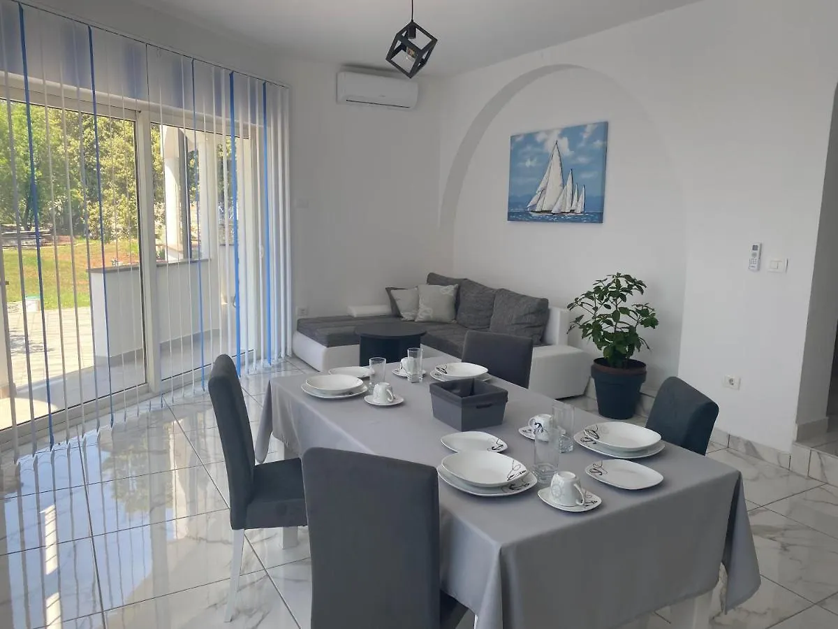 Villa Mara 풀라 0*,